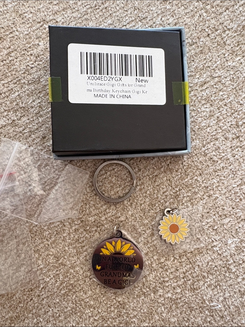 Sunflower Grandma Keychain - New - Picture 3 of 3